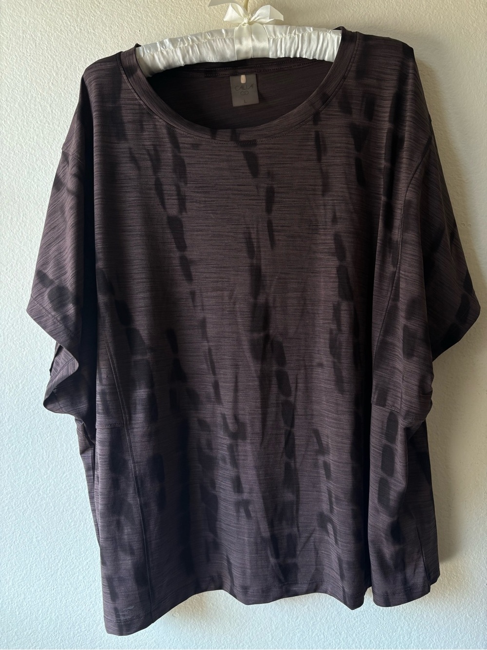 Calia active maroon-like brown tie dye abstract patterned top